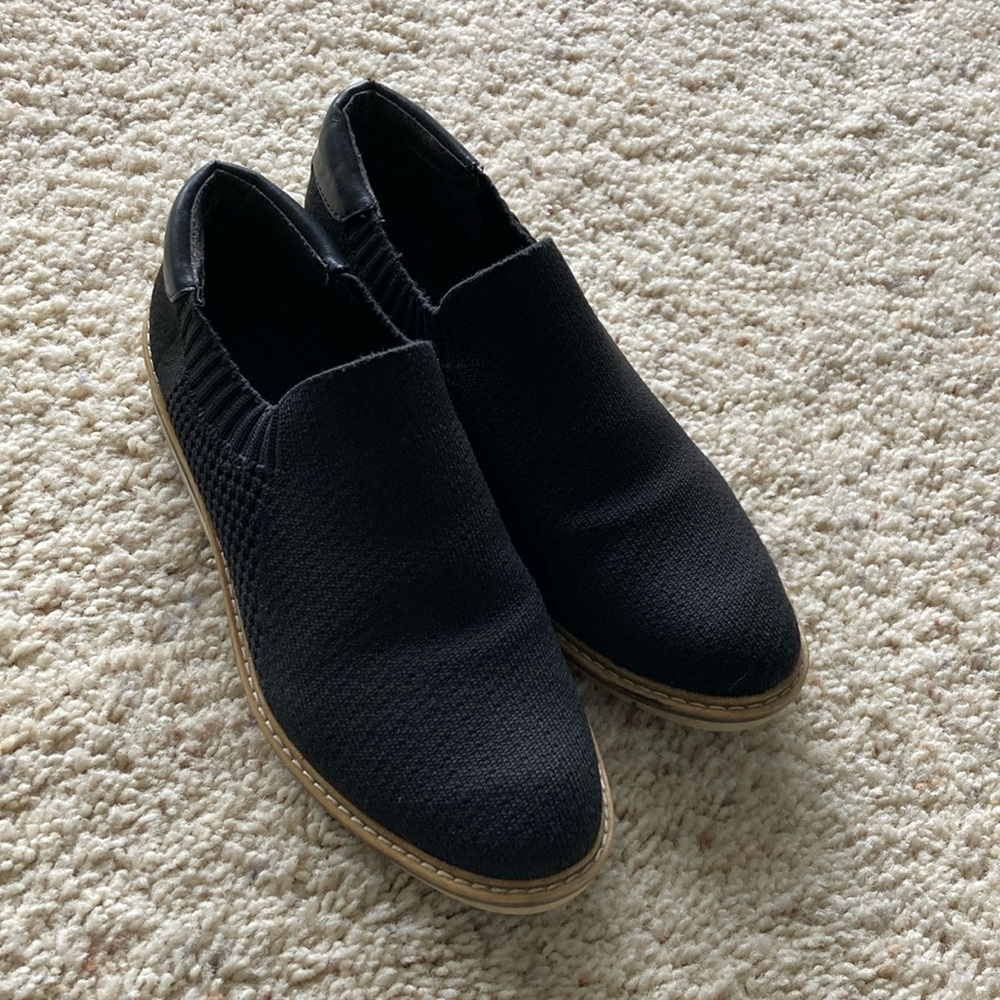 Me Too black mesh slip-ons loafers boat shoes